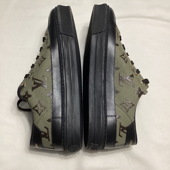 Louis Vuitton Stellar sneaker - Picture 7 of 16
